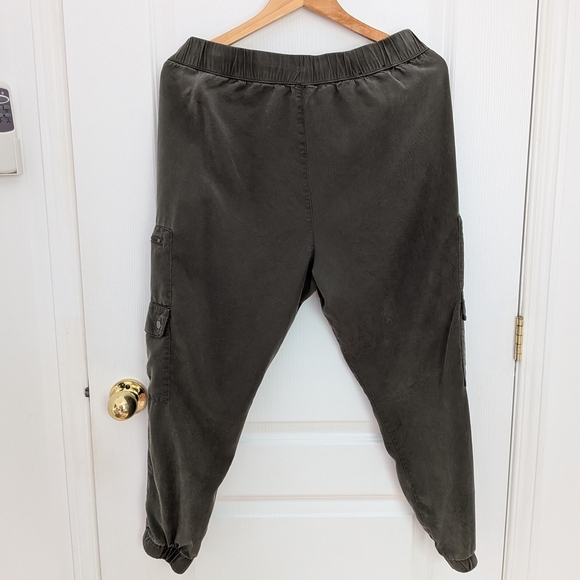 Banana Republic TENCEL Cargo Jogger Pants – Size LP Petite – Olive Green #128 - Picture 5 of 8